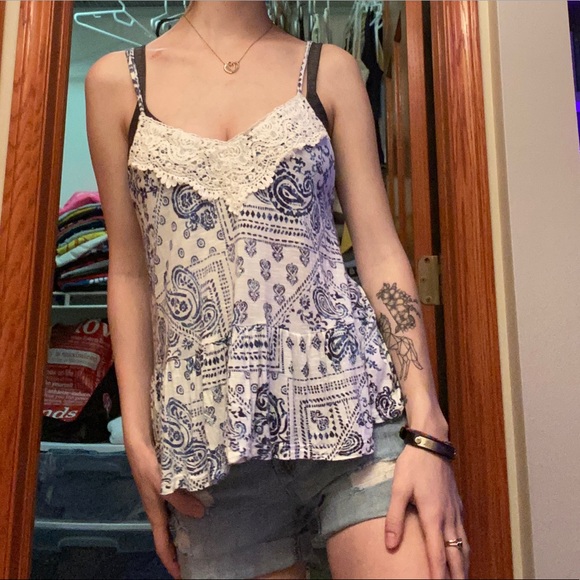 Flowy patterned too - Picture 1 of 2